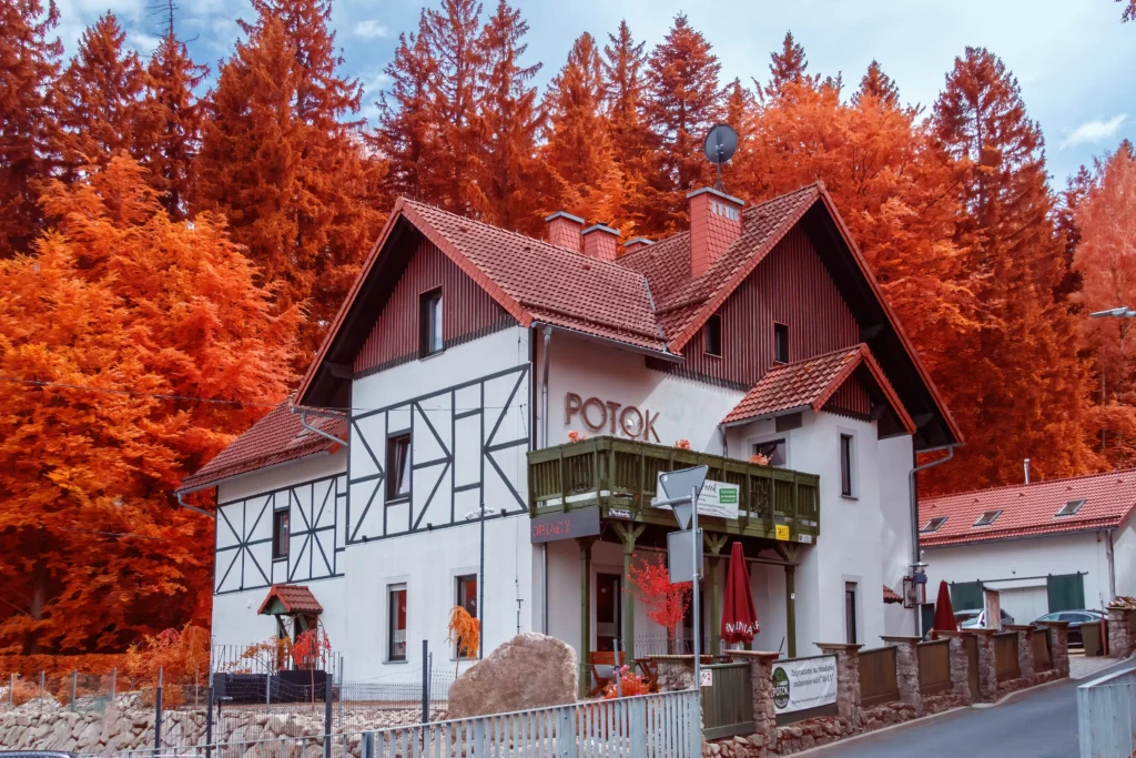 Elegancki pensjonat Dom Potok w Karpaczu – noclegi blisko szlaków w Karkonoszach, widok z zewnątrz